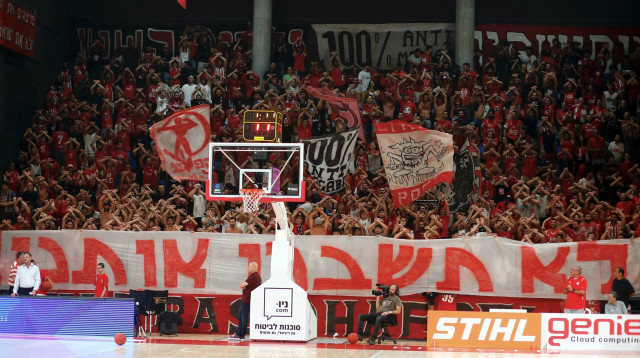 קהל הפועל תל אביב (צילום: ברני ארדוב)