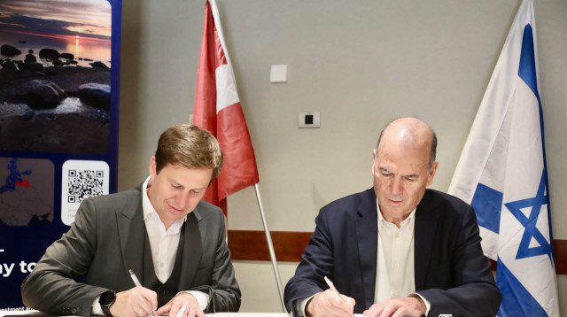 תמונה מטקס החתימה (צילום: ניר קנטור)