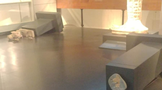 הנזק שנגרם לפסלים במוזיאון ישראל (צילום: מוזיאון ישראל)