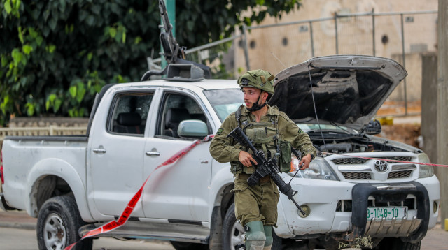 חיילי צה"ל בסריקה אחרי מחבלי חמאס בשדרות, מבצע "חרבות ברזל" (צילום: ג'מאל עוואד, פלאש 90)