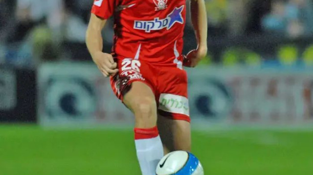 שחקן בני סכנין בוגדן אפוסטו (צילום: ברני ארדוב)