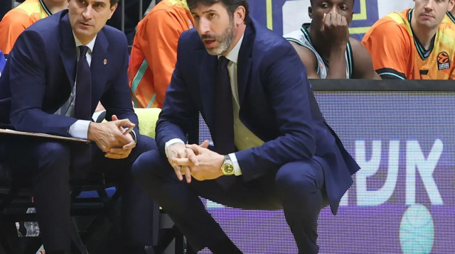 אלכס מומברו, מאמן ולנסיה (צילום: דני מרון)