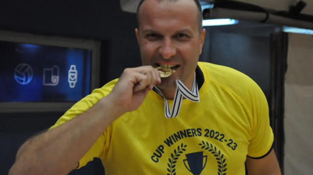 מאמן מכבי תל אביב בכדוריד, אקים קומנניץ' (צילום: אתר רשמי, דף הפייסבוק של מכבי תל אביב בכדוריד)