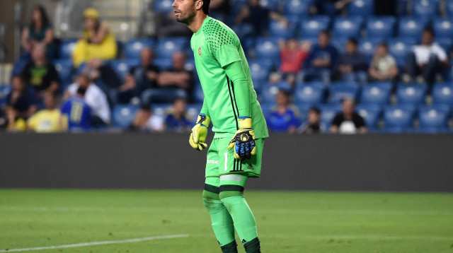 דניאל ליפשיץ שוער מכבי תל אביב (צילום: ברני ארדוב)