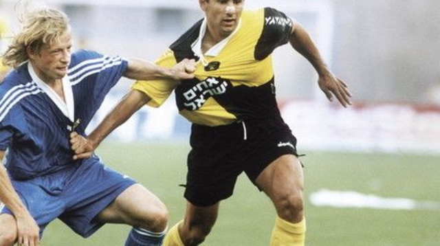 אישטוון פישונט במדי בית"ר (צילום: עדי אבישי)