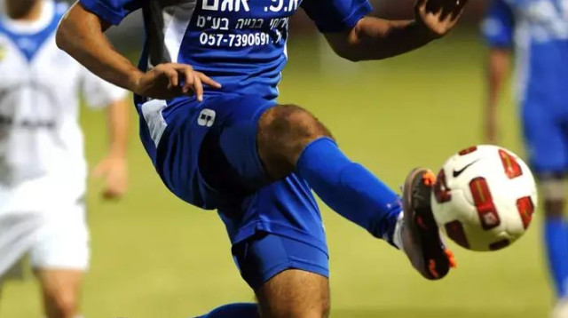 שחקן הפועל אשקלון שניר גואטה (צילום: ברני ארדוב)