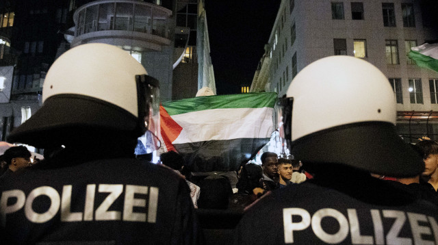 עצרת פרו-פלסטינית באוסטריה (צילום: TOBIAS STEINMAURER/APA/AFP via Getty Images)