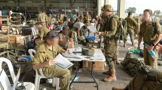 גיוס מילואים במבצע "חרבות ברזל" (צילום: דובר צה"ל)