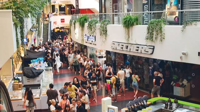 תורים לתרומות דם בדיזנגוף סנטר במבצע חרבות ברזל (צילום: אלכס קפלן)