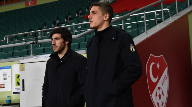 ניקולו זאניולו (מימין) עם סנדרו טונאלי שחקני נבחרת איטליה, מרץ 2022 (צילום: GettyImages, Claudio Villa)