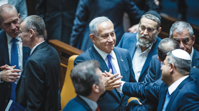 נתניהו וחברי הקואליציה (צילום: יונתן זינדל, פלאש 90)