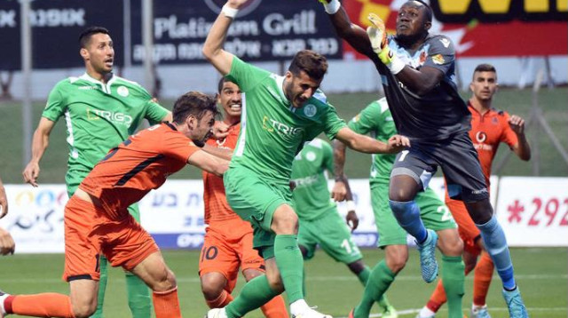 דודו ביטון במדי הפועל כפר סבא ב-2016 (צילום: ברני ארדוב)