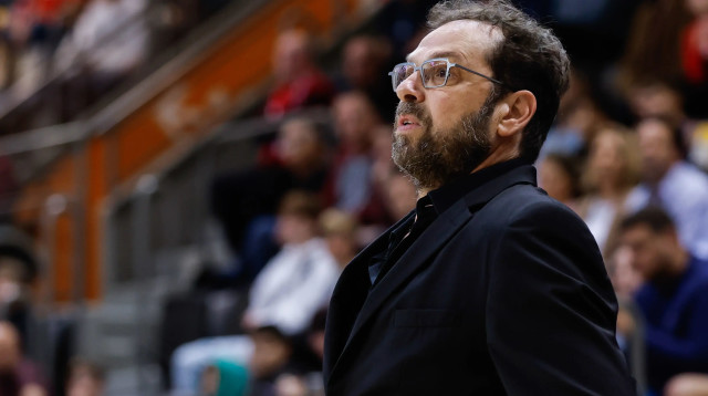 שרון דרוקר מאמן הפועל חיפה (צילום: מאור אלקסלסי)