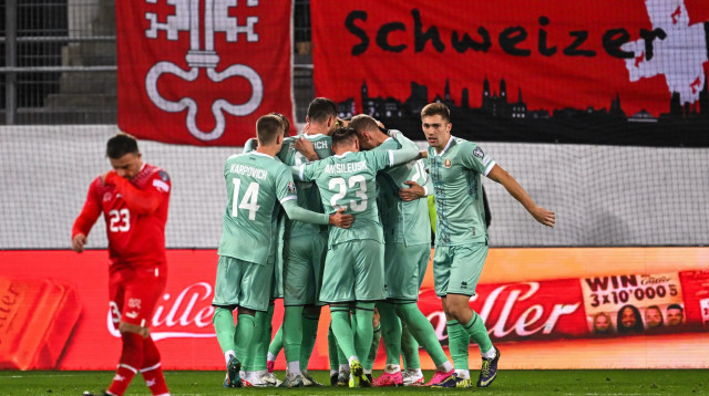 שחקני נבחרת בלארוס חוגגים בשוויץ (צילום: GettyImages)