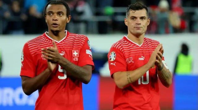 נורת אזהרה לשוויץ. ג'אקה ואקנג'י (צילום: רויטרס)