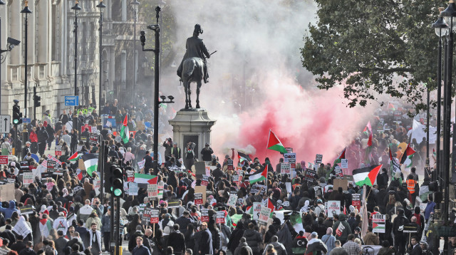 הפגנה פרו פלסטינית בלונדון (צילום: רויטרס)