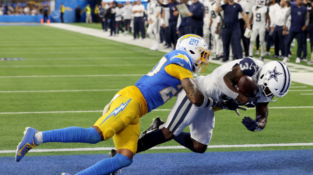 שחקן דאלאס קאובויס ברנדין קוקס תופס טאצ'דאון (צילום: GettyImages, Harry How)