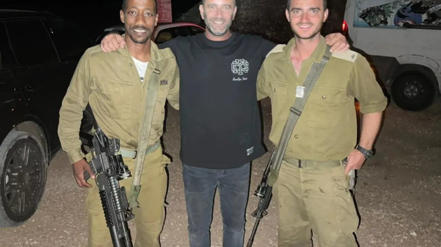 יו"ר הפועל חדרה יקיר שוורץ עם מנשה זלקה (צילום: אתר רשמי, הפועל חדרה)