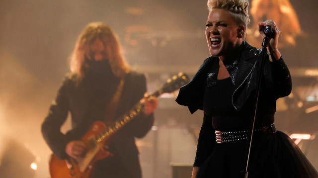 הזמרת פינק (צילום: רויטרס)