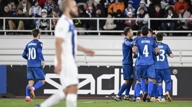 עדיין בתמונה. שחקני נבחרת קזחסטן חוגגים בפינלנד (צילום: אימג'בנק  GettyImages, EMMI KORHONEN/LEHTIKUVA/AFP)