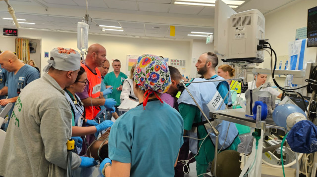 טיפול בפצועי המלחמה בבית החולים ברזילי (צילום: דוברות ברזילי)