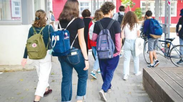 תלמידים חוזרים ללימודים (צילום: אבשלום ששוני)