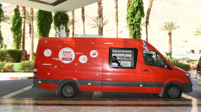 סניף דואר נייד למפונים (צילום: מוקי שוורץ)