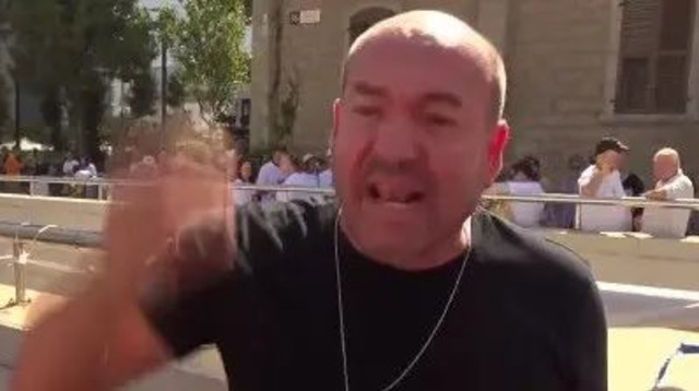 איל ברקוביץ' בהפגנה למען שחרור החטופים מעזה (צילום: צילום מסך, מתוך טוויטר)