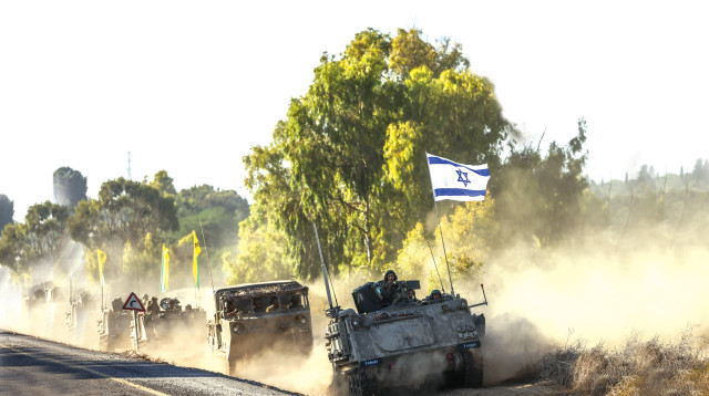 "חרבות ברזל": שיירת כלי רכב צבאיים (צילום: חיים גולדברג, פלאש 90)