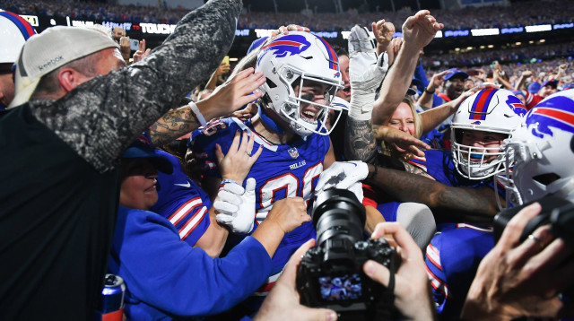 שחקן בפאלו בילס דלטון קינקייד חוגג טאצ'דאון (צילום: GettyImages, Kathryn Riley)