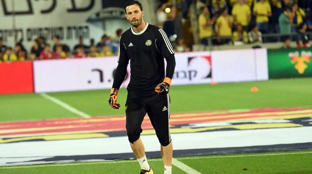 דניאל ליפשיץ שוער מכבי תל אביב (צילום: ברני ארדוב)