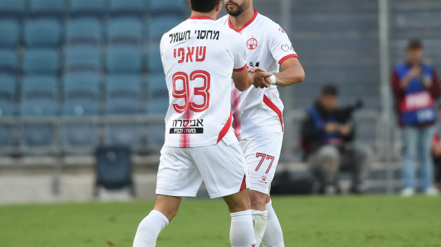 קבעו 0:2 אחרי 13 דקות. חטואל וסוליימאנוב (צילום: ברני ארדוב)