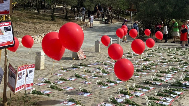 המיצג שהוקם באקרופוליס (צילום: עינת אוליבייר)