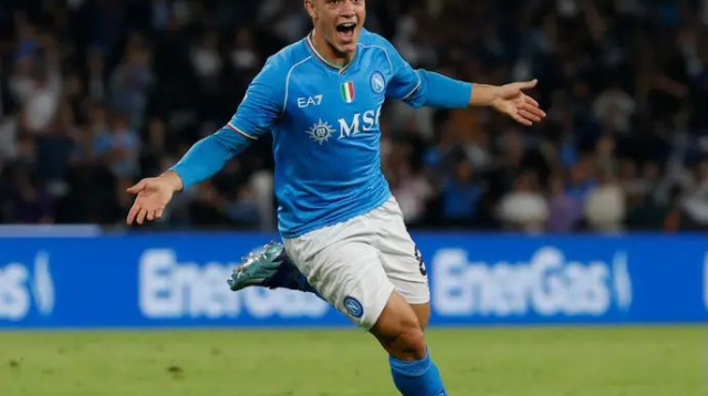 גולאסו בכדור חופשי. ג'אקומו רספאדורי (צילום: רויטרס)