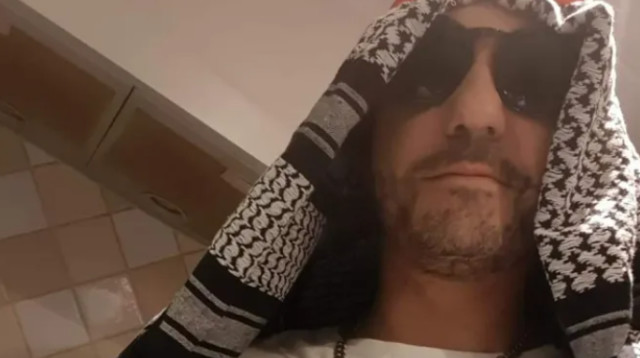 הגיע למסיבה מחופש למחבל (צילום: רשתות חברתיות)