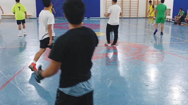 קבוצת הכדורגל של הנערים המפונים בירושלים (צילום: עיריית ירושלים)