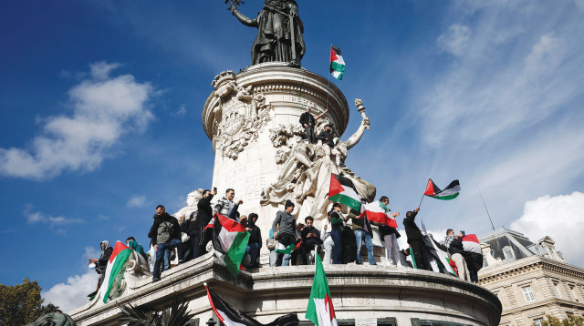 הפגנה נגד ישראל בפריז (צילום: רויטרס)