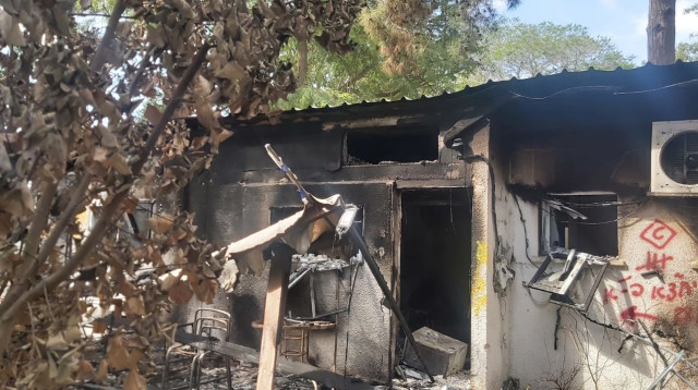 חורבן בקיבוץ ניר עוז (צילום: משה כהן)