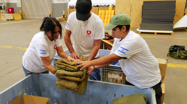 התנדבות במלחמת חרבות ברזל (צילום: Michael Giladi/Flash90 )