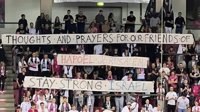 המחווה המרגשת של אוהדי בון לישראל ולאוהדי הפועל ירושלים (צילום: אתר רשמי, טלקום בון)