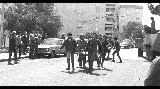 פינוי פצועים בפיגוע בקריית שמונה, מתוך הסרט "הבית בקריית שמונה" (צילום: באדיבות כאן 11)