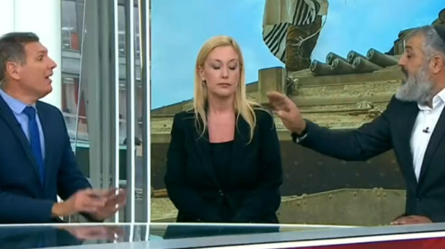 גיל תמרי וצבי יחזקאלי באולפן חדשות 13 (צילום: צילום מסך חדשות 13)