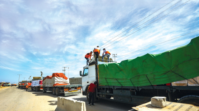 משאיות סיוע לעזה (צילום: עטיה מוחמד, פלאש 90)