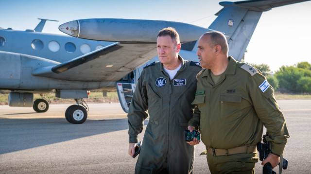 מפקד חיל האוויר ומפקד זרוע היבשה (צילום: דובר צה"ל)