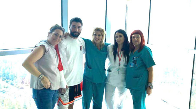 חגי עם צוות הדסה (צילום: בית החולים הדסה)