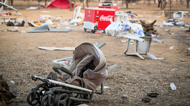 זירת הטבח בנובה (צילום: Arie Leib Abrams/Flash90)