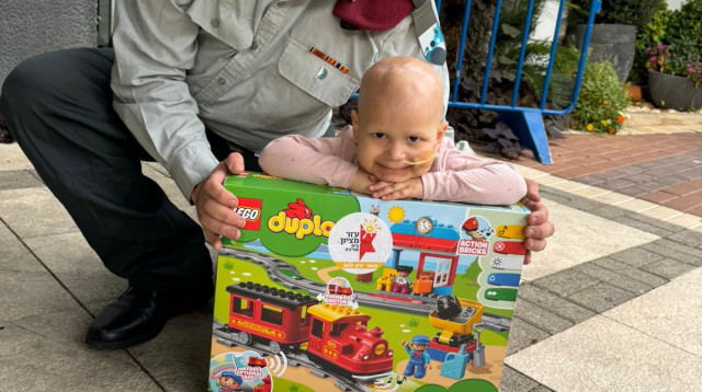 מאור כהן "איש הלגו" (צילום: באדיבות "עזר מציון")