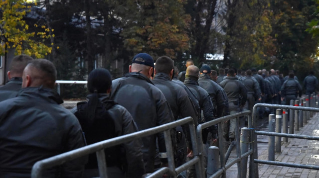 משטרת קוסובו נערכת למשחק של קוסובו נגד ישראל בפרישטינה (צילום: רויטרס)