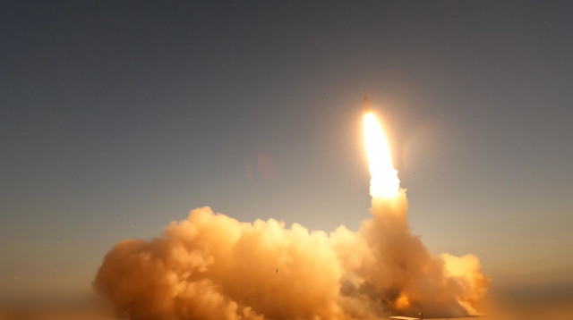 שיגור מיירט החץ במלחמת 'חרבות ברזל' (צילום: אגף דוברות וקשרי ציבור במשרד הביטחון)