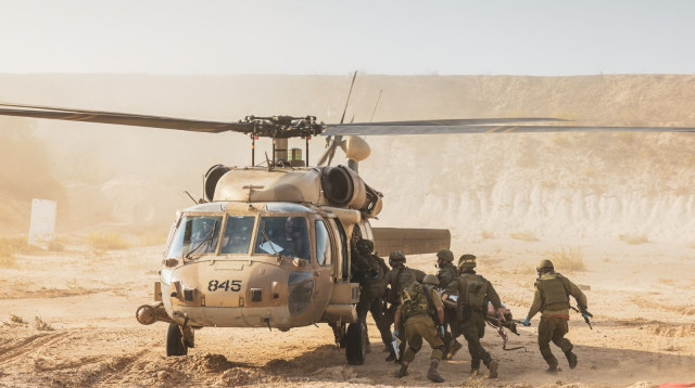 פינוי פצועים על ידי לוחמי יחידה 669 (צילום: דובר צה"ל)